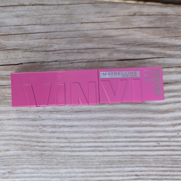 Maybelline New York Super Stay Vinyl Ink- Edgy (New) - Picture 3 of 9